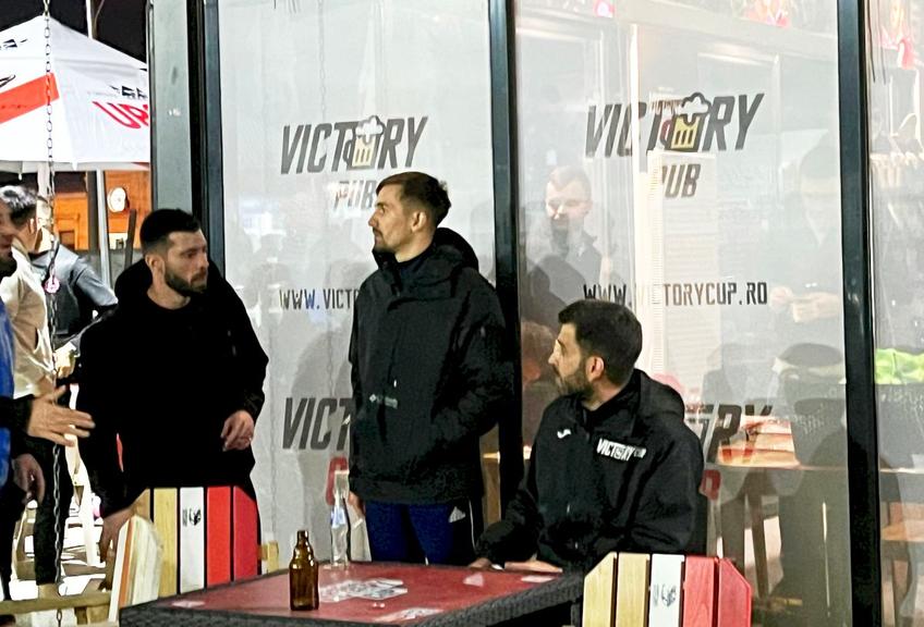 Alin Predescu, în centrul imaginii