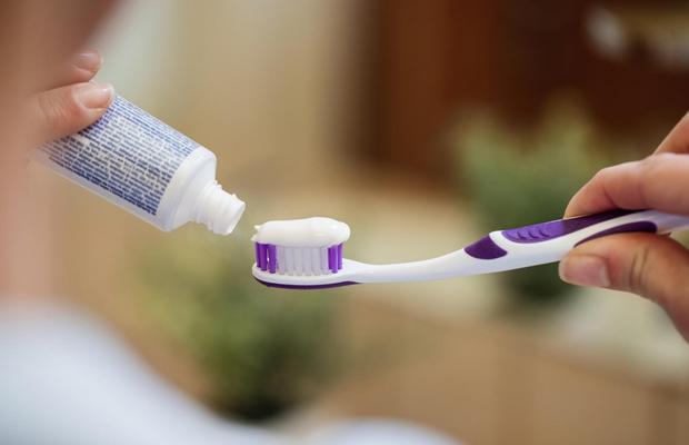 Maximizează-ți Sănătatea Orală: De Ce să Alegi o Pastă de Dinți Cât Mai Naturală!