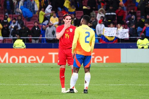 Ianis Hagi și Carlos Cuesta, la finalul meciului FOTO: Ionuț Iordache