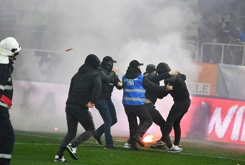 Bătaia de pe gazon dinainte de Dinamo - UTA