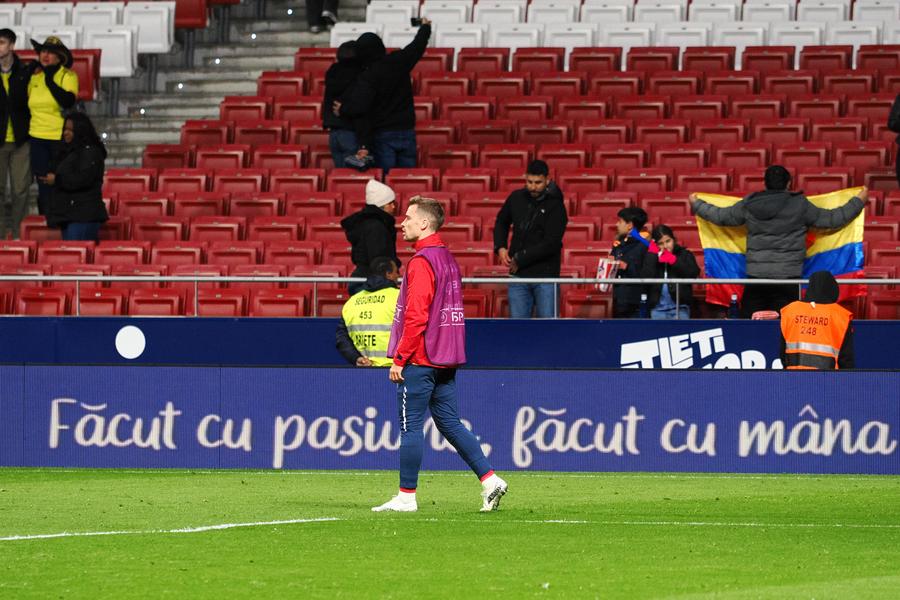 Olaru a mai rămas câteva minute pe teren după fluierul de final 5 detalii de la firul ierbii sesizate de reporterii GSP la superamicalul Columbia - România