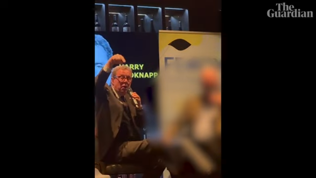 Celebrul antrenor englez e acuzat că a făcut salutul nazist pe scenă, după ce l-a numit pe Thomas Tuchel „spion german”!