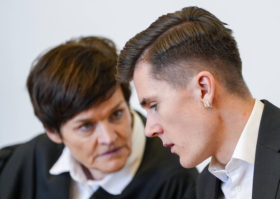 Jakob în a patra zi de proces FOTO Imago Images „M-a lovit în cap de zece-douăzeci de ori” » Un mare campion își acuză tatăl de violență! I-a atacat și sora: „Avea un prosop ud. L-a folosit ca pe un bici în fața mea”