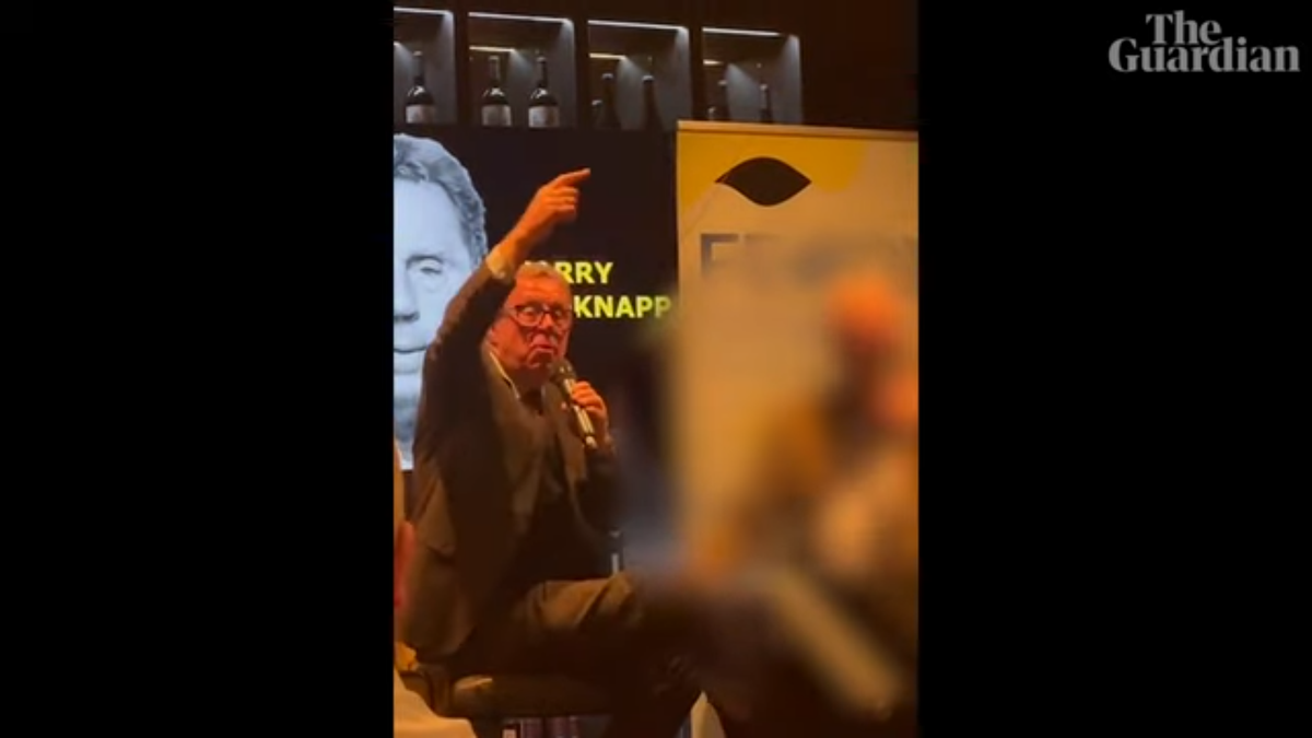 Celebrul antrenor englez e acuzat că a făcut salutul nazist pe scenă, după ce l-a numit pe Thomas Tuchel „spion german”!