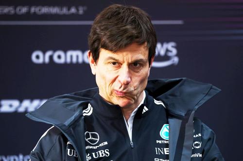 Șeful Mercedes, Toto Wolff, a avertizat însă conducerea Formulei 1 asupra riscurilor pe care le implică o astfel de decizie, foto: Guliver/gettyimages