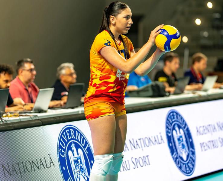 Bianca Cucu în acțiune pe parchet / Sursă foto: Facebook