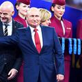 Vladimir Putin și Gianni Infantino cu Cupa Mondială Jules Rimet, foto: Imago