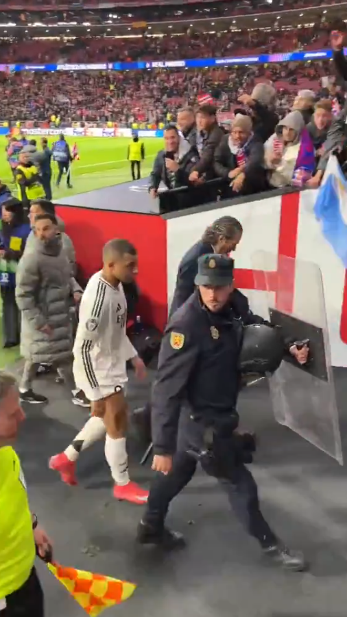 4 fotbaliști de la Real Madrid vor fi anchetați de UEFA, în urma gesturilor scandaloase de la finalul meciului!