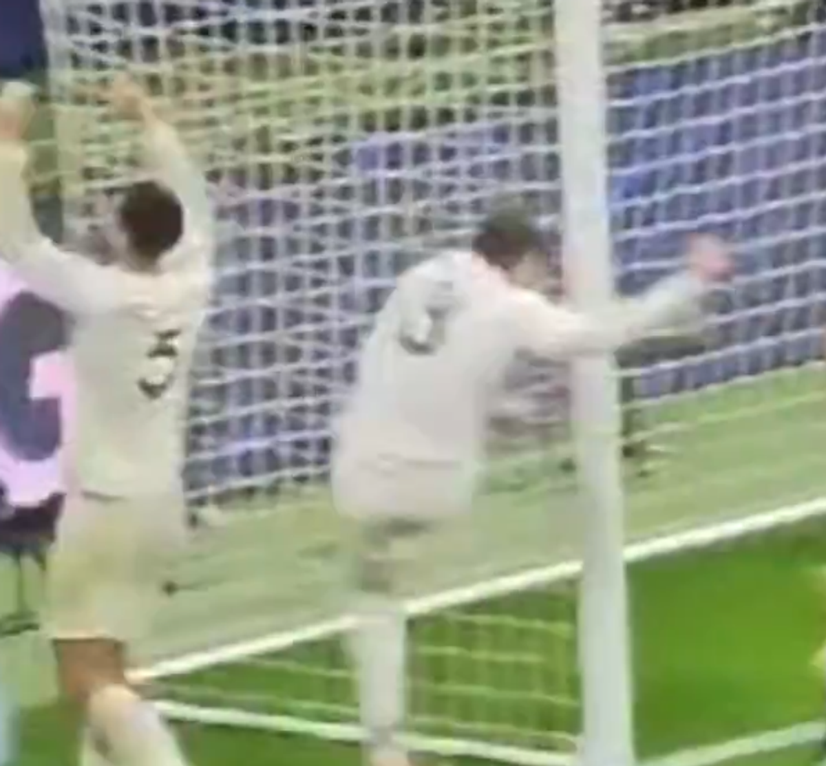 4 fotbaliști de la Real Madrid vor fi anchetați de UEFA, în urma gesturilor scandaloase de la finalul meciului!