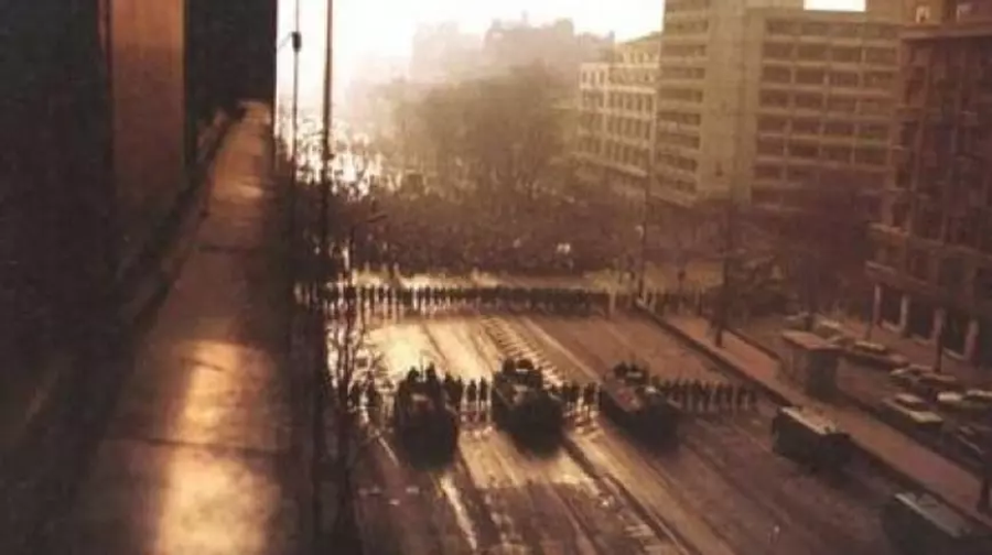 În fața hotelului „Intercontinental” s-au produs scene dramatice în timpul Revoluției din 1989 Dezvăluiri fără precedent: „Mircea Sandu și Dumitru Dragomir discutau la «Casa Doina» aranjamentele din fotbal. Protocoale cu gagici la meciurile naționalei!” + Bătaie cu Giovanni Becali la Intercontinental: „I-a cărat pumni și picioare!”