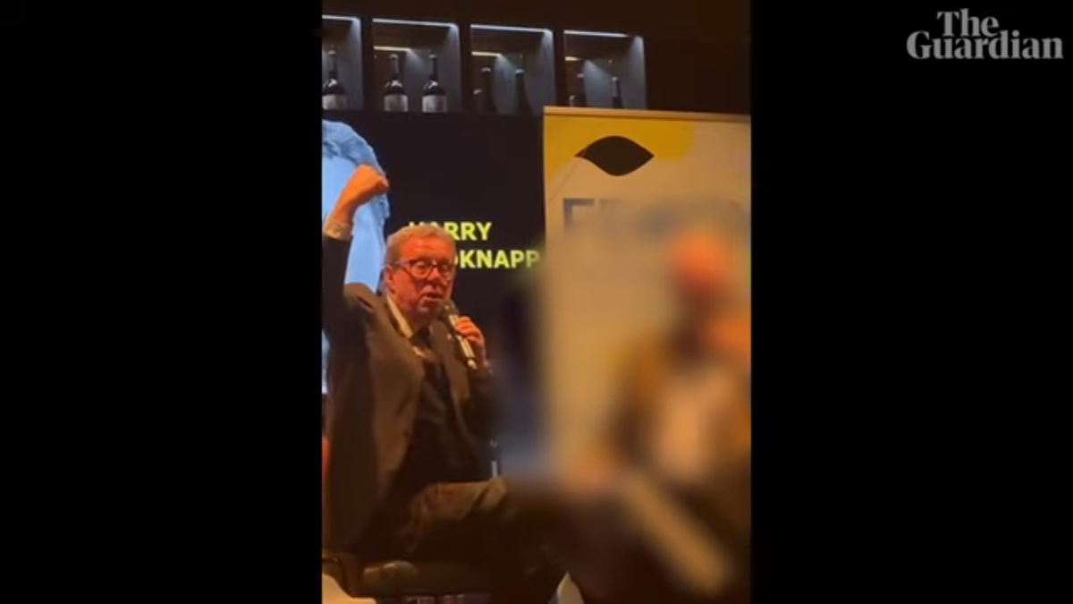 Celebrul antrenor englez e acuzat că a făcut salutul nazist pe scenă, după ce l-a numit pe Thomas Tuchel „spion german”!