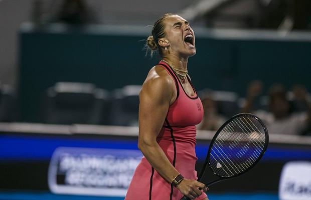 Aryna Sabalenka, un nou triumf în rivalitatea cu Elena Rybakina! Bielorusa e în finala Miami Open