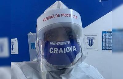 Împotriva COVID-19 cu Universitatea Craiova! Chirurgul ortoped faimos în Oltenia care poartă numele clubului pe mască
