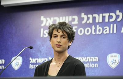 Arbitrul israelian care își face operație de schimbare de sex și-a spus povestea într-o conferință: „Mama spune că sunt o fată frumoasă”