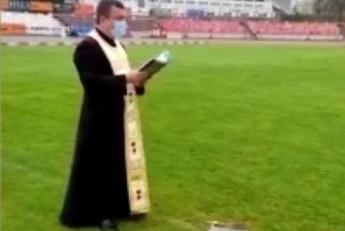 Un preot a venit în „Ștefan cel Mare” și a ținut o slujbă pe teren și la vestiar