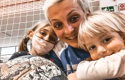 „Scoate cercelul, numai curvele poartă așa ceva” » Povestea aspră a Irinei Pop, fostă colegă cu Cristina Neagu: „N-am putut accepta handbalul făcut cu palma”