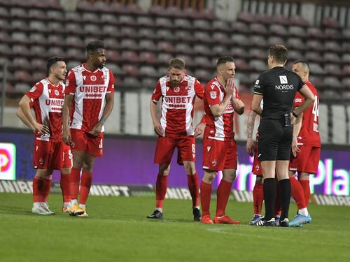 Dinamo, fără orizont! Un fost antrenor nu le dă „câinilor” șanse la baraj: „Dacă Dinamo va juca barajul cu Sibiul sau cu U Cluj, nu va rămâne în Divizia A” // foto: Imago