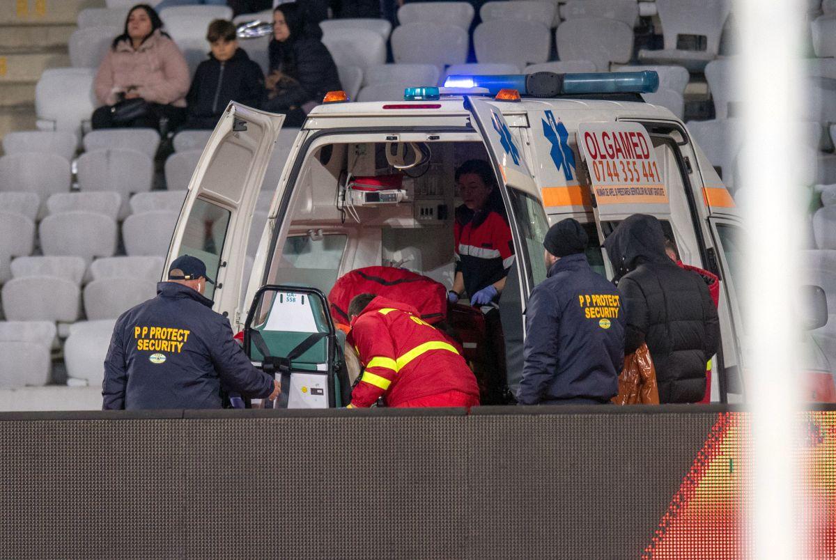 Emoții la Cluj, în semifinala Universitatea - UTA: luată de ambulanță, după ce i s-a făcut rău