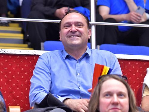 Constantin Din în tribune la un meci de handbal FOTO Imago Images