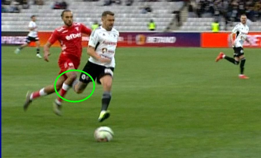 Mladinovici a fost la centru, dar Istvan Kovacs a condus U Cluj - UTA, din camera VAR! » Două decizii cruciale în semifinala Cupei României Betano