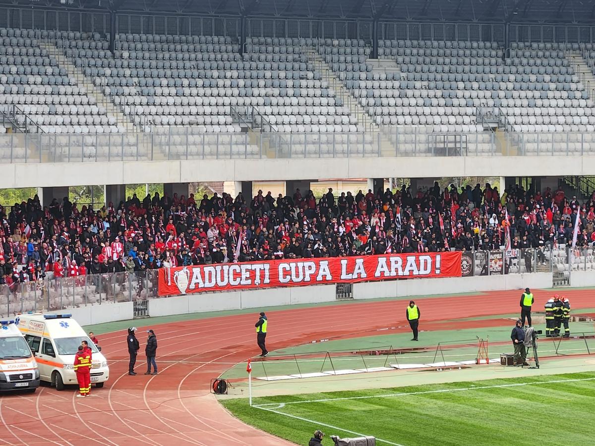 Mladinovici a fost la centru, dar Istvan Kovacs a condus U Cluj - UTA, din camera VAR! » Două decizii cruciale în semifinala Cupei României Betano