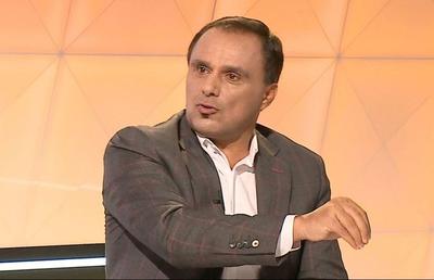 Panduru s-a luat de Petrescu: „Cu Bergodi a dat mâna, cu «Regele» nu. Mourinho ce mai face așa. Îi persiflează pe ăia, își bate joc de ei”