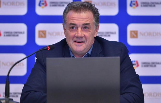 Culmea tupeului » Replica lui Vassaras către reporterii Gazetei, imediat după conferință: „Dacă-mi dați 20.000 pe lună...”