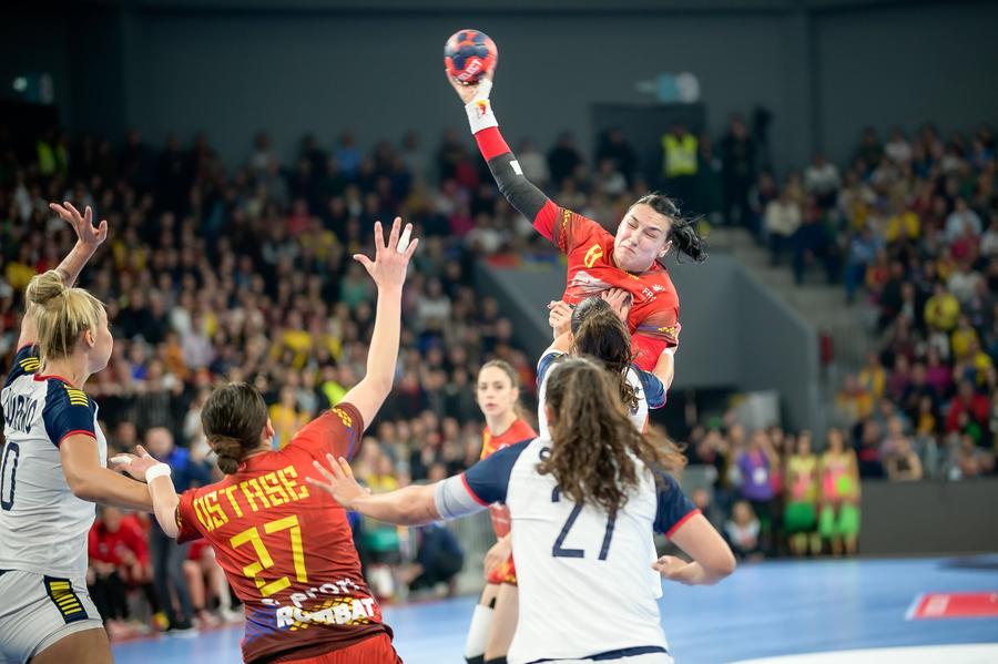Cristina Neagu în acțiune în partida cu Portugalia contând pentru calificarea la CM 2023 FOTO Imago Images Constantin Din, președintele Federației Române de Handbal, la un an de la învestire: „Astăzi aș câștiga alegerile și mai clar”