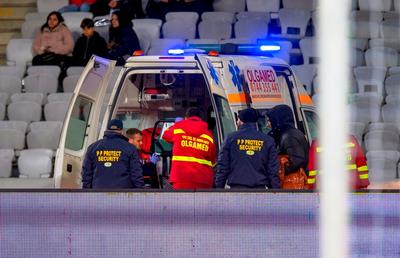 Emoții la Cluj, în semifinala Universitatea - UTA: luată de ambulanță, după ce i s-a făcut rău