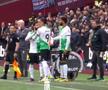 Scene șocante în West Ham - Liverpool » Salah a sărit la Klopp, pe marginea terenului! A fost nevoie de intervenția colegilor