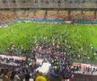 Suporterii FCSB au intrat pe gazon