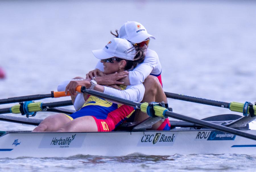 Ionela și Gianina la finalul cursei FOTO Raed Krishan Ionela Cozmiuc și Gianina van Groningen, campioane europene: „Ne întoarcem acasă motivate! Urmează Jocurile Olimpice!”