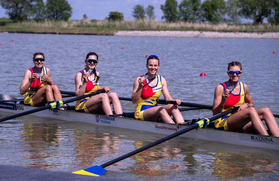 Fetele din barca de patru rame cu medaliile de argint FOTO Raed Krishan Echipajele României, prima luptă pentru medalii la Campionatele Europene de canotaj de la Szeged: aur, argint și bronz pentru România!