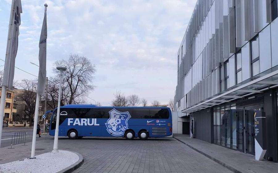 Autocarul Farului, în fața arenei „Arcul de Triumf” Gică Hagi își ține jucătorii în priză pentru FCSB. Unde s-au antrenat constănțenii de dimineață