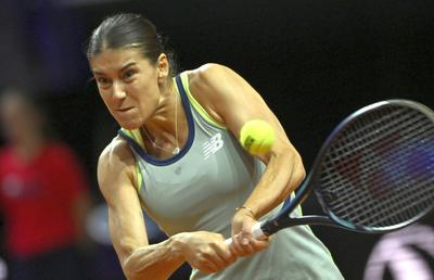 Sorana Cîrstea, spulberată de Iga Swiatek în „șaisprezecimile” turneului de la Madrid