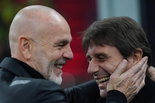 Napoli s-a săturat să-l aștepte pe Antonio Conte (dreapta) și l-a ales pe Stefano Pioli / Foto: Imago