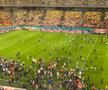 Suporterii FCSB au intrat pe gazon