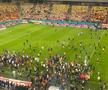 Suporterii FCSB au intrat pe gazon