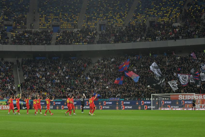 Florinel Coman este accidentat și nu a putut evolua în derby-ul FCSB - Farul. Golgeterul Superligii a venit la Arena Națională alături de soția Ioana și de fiica lor, Kasia.