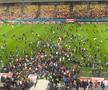 Suporterii FCSB au intrat pe gazon