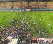 Suporterii FCSB au intrat pe gazon