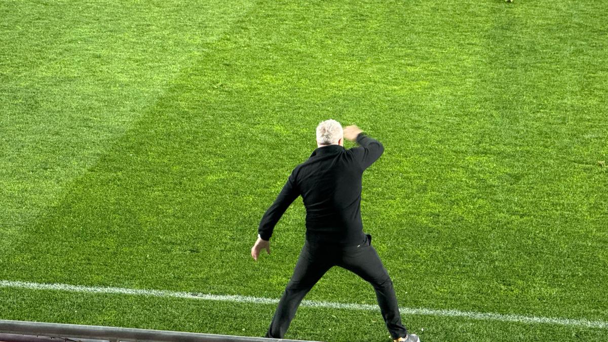 Marius Șumudică, în timpul derby-ului dintre Rapid și FCSB // 27.04.2025
