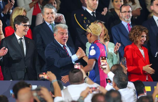 Joan Laporta nu a ratat prilejul de a-i ironiza pe cei de la Real Madrid: „Am vrut să vorbim de fotbal, nu ne interesează altceva”
