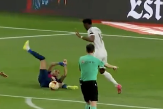 „Îți arat ca să vezi” » Dialogul care a dus la anularea penalty-ului din prelungirile meciului Barcelona - Real Madrid