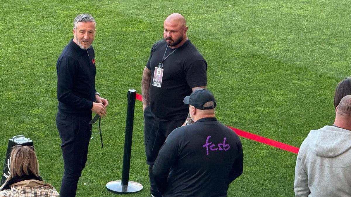 Mihai Stoica, surprins alături de George „Pachet” și „Buze”, înainte de Rapid - FCSB