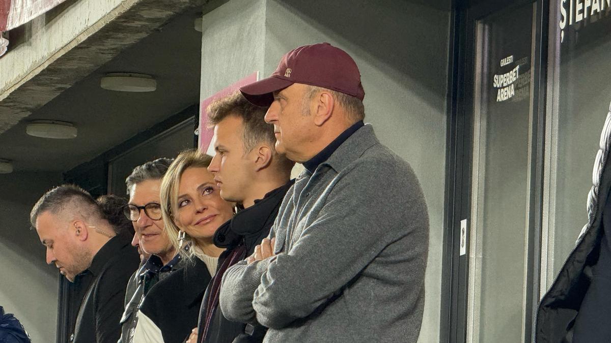 Tribună oficială înțesată de VIP-uri la Rapid - FCSB » Șucu și Angelescu au venit alături de soții