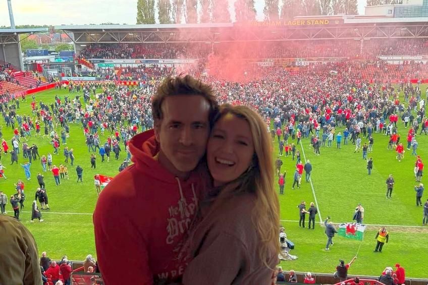 Wrexham, echipa patronată de Ryan Reynolds, a promovat al treilea sezon la rând / Foto: Instagram