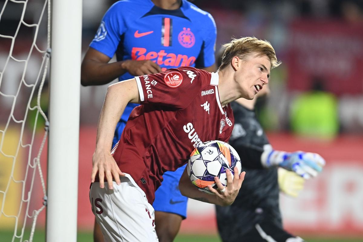 Florin Tănase contraatacă, în scandalul de la Rapid - FCSB: „Penalty acolo? La noi a fost roșu clar la Petrila! Cât să mai fim furați?!”