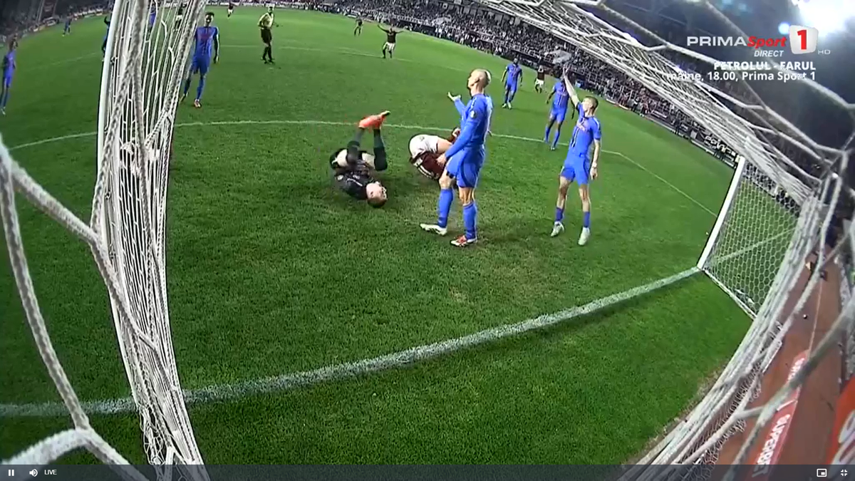 Radu Petrescu i-a refuzat Rapidului un penalty, după ce Christensen a fost tamponat de Târnovanu: „Decizie eronată”