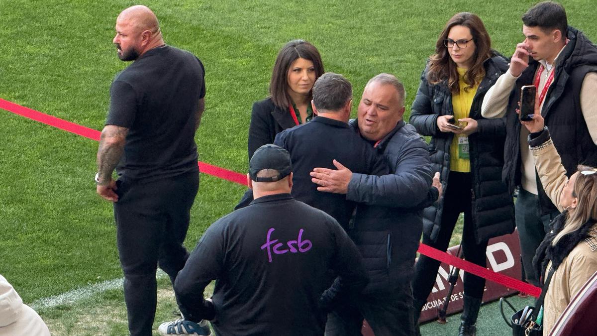 Mihai Stoica, surprins alături de George „Pachet” și „Buze”, înainte de Rapid - FCSB